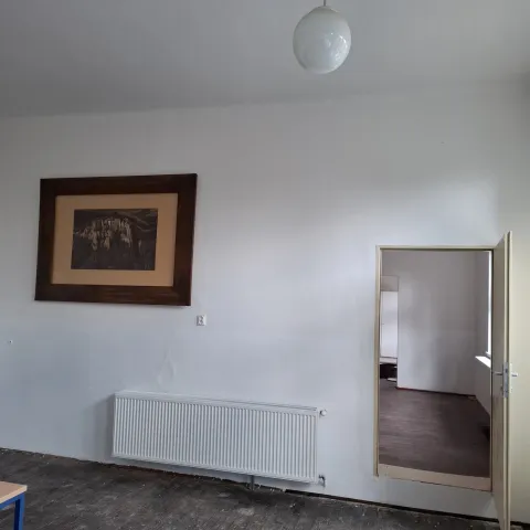 11 Časť hlavnej miestnosti po...