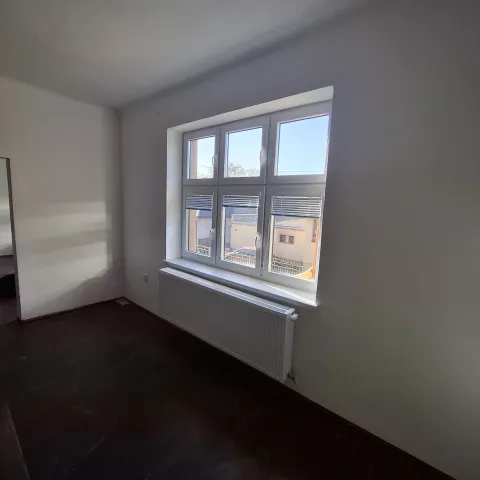 10 Hlavná miestnosť...