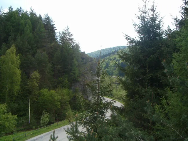 pohľad na Skálie a cestu z Lietavy do časti Majer