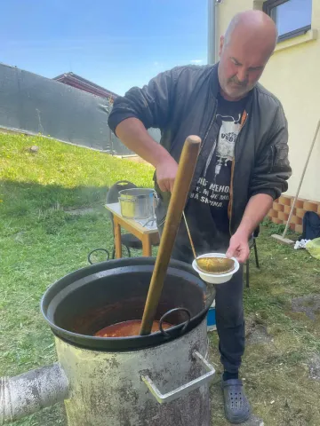 2f078af4-5ebd-48a1-b2bf-dff558a2618f