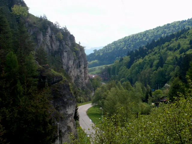 pohľad na Skálie a cestu z Lietavy do časti Majer