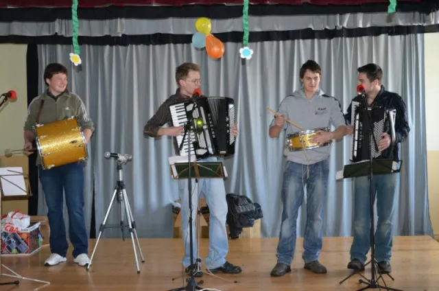 407389_2454375568658_1530141093_31935908_436824481_n